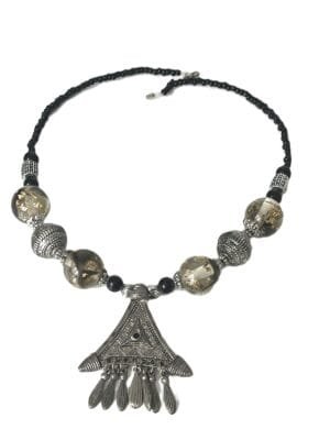 triangle-necklace collier triangle avec oeil au centre