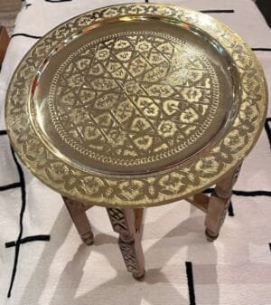 table marocaine en cuivre avec pieds en bois table marocaine en cuivre avec pieds en bois
