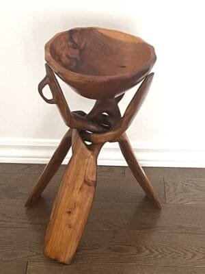 burl-wood-bowl-on-stand Mise en scène du bol sur pieds en thuya pour vide poche or pour plante